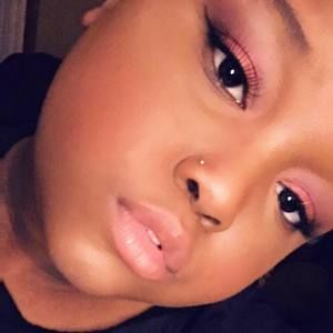 Meet your Posher, Michaela